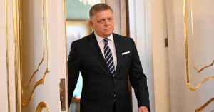 Slovakia: प्रधानमंत्री Robert Fico का काफिला घेर बदमाशों ने चलाई ताबड़तोड़ गोलियां