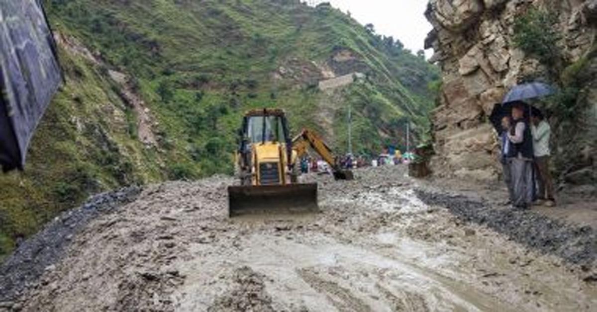 Uttarakhand में भारी बारिश से दो की मौत, बद्रीनाथ-ऋषिकेश हाईवे बंद