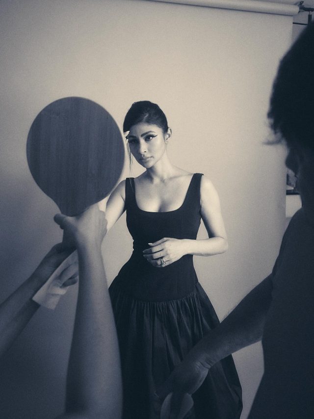 Mouni Roy Photoshoot: टेलीविज़न की खूबसूरत हसीना मौनी रॉय ने ढाया ब्लैक ड्रेस में क़हर