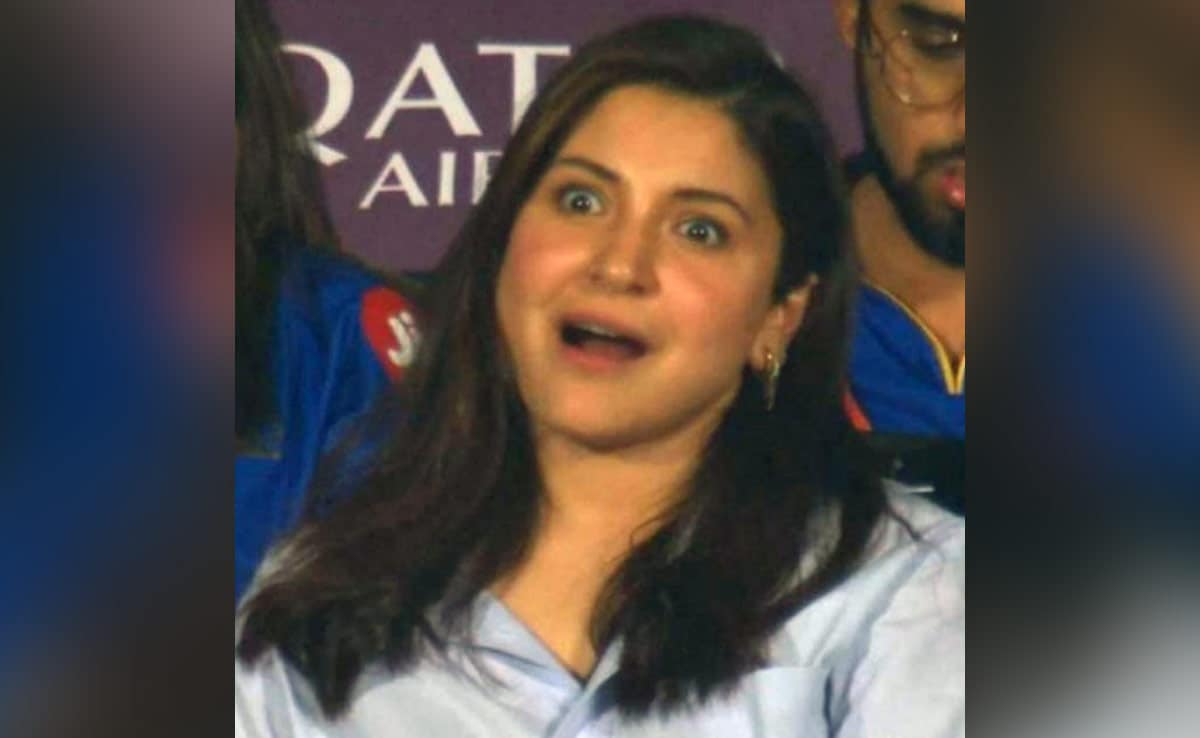fa158us8 anushka