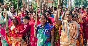 West Bengal: मालदा में महिलाओं का विकास की कमी को लेकर भारी विरोध प्रदर्शन, सुरक्षा के कड़े इंतजाम