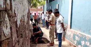 Uttar Pradesh: दीवार तोड़कर घर में घुसे चोर, सोना-चांदी और नकद लेकर हुए फरार