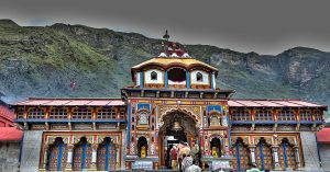 Char Dham Yatra : जय बदरी विशाल से गूंजा बदरीनाथ धाम,15 क्विंटल फूलों से सजाया गया मंदिर