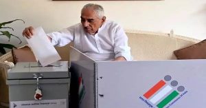 Mumbai: पांचवें चरण में सबसे पहले 543 वरिष्ठ नागरिकों और 9 दिव्यांगों ने ड़ाला घर से वोट