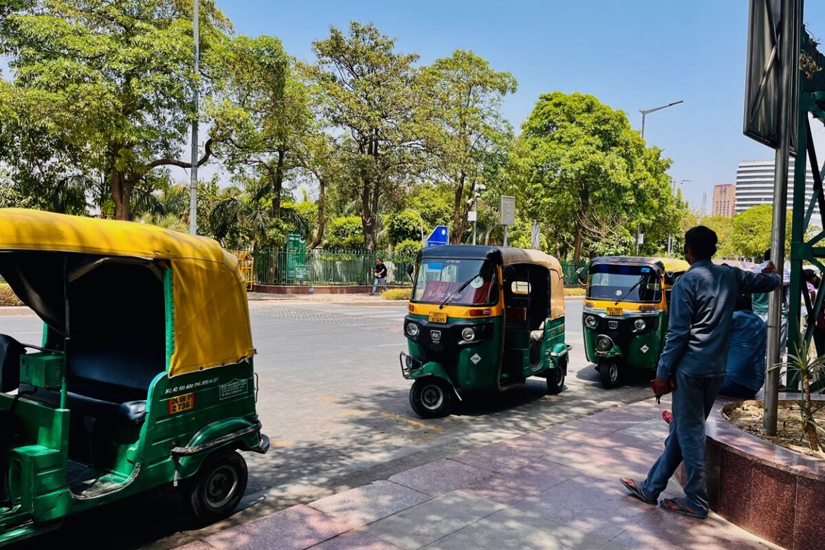 Woman Helps Struggling Rickshaw Puller