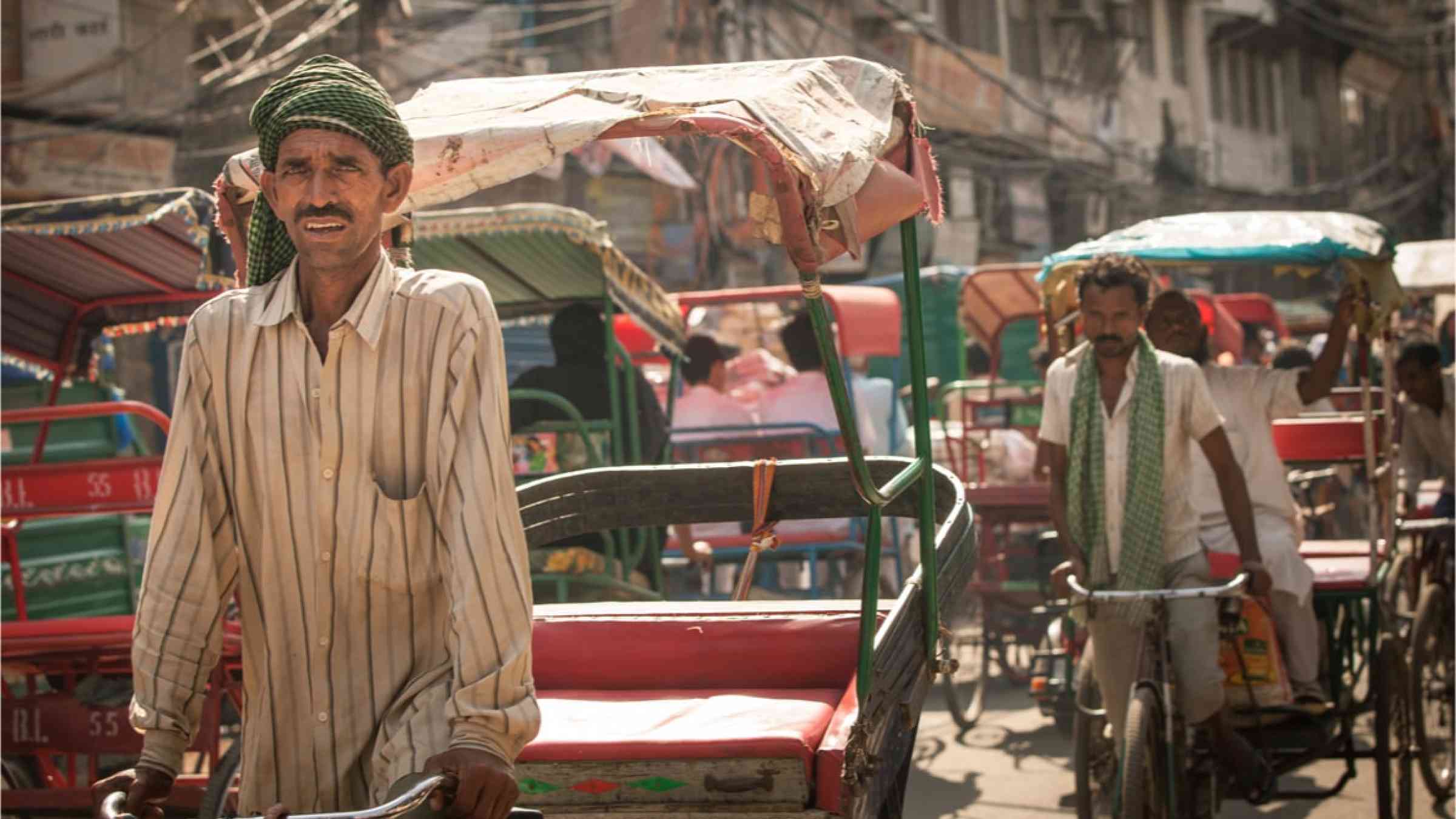 Woman Helps Struggling Rickshaw Puller