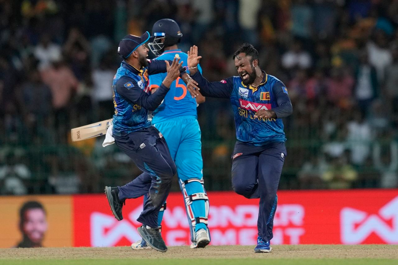 indian wickets falling