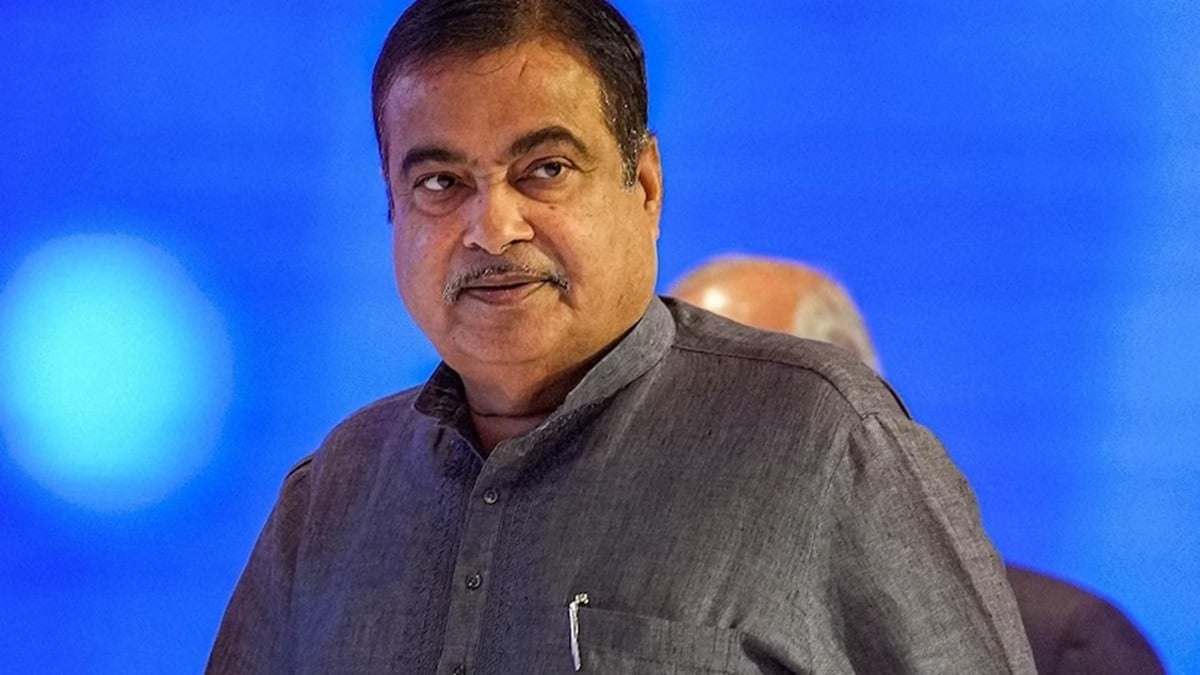 Bomb Threat to Nitin Gadkari