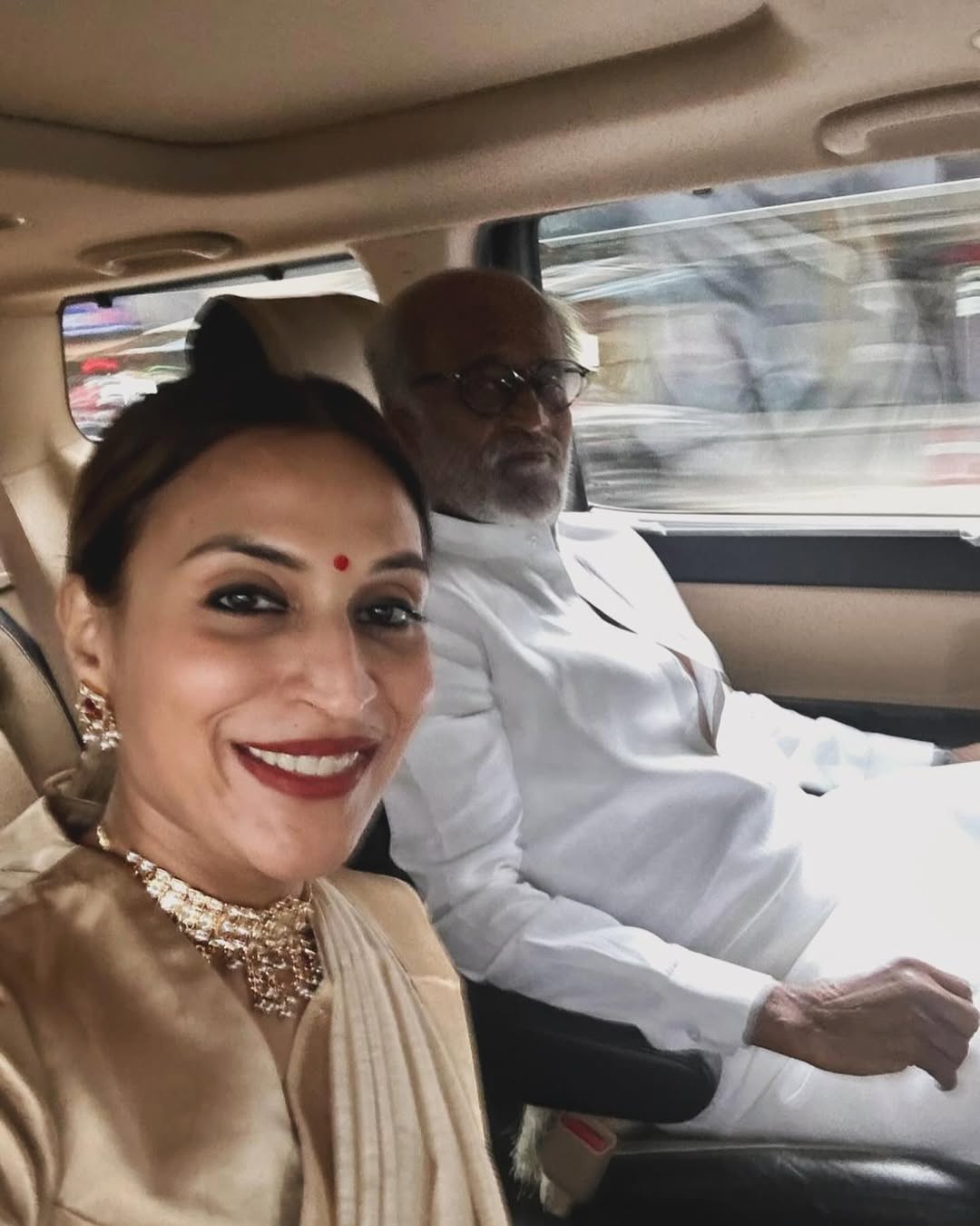 Mrunal Thakur Vs Aishwarya Rajinikanth