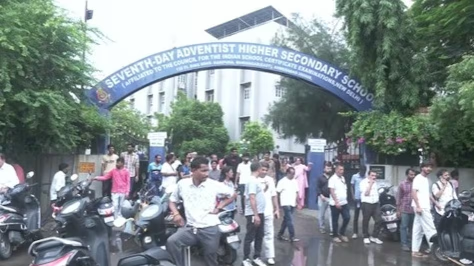 Ahmedabad Student Stabbed News 