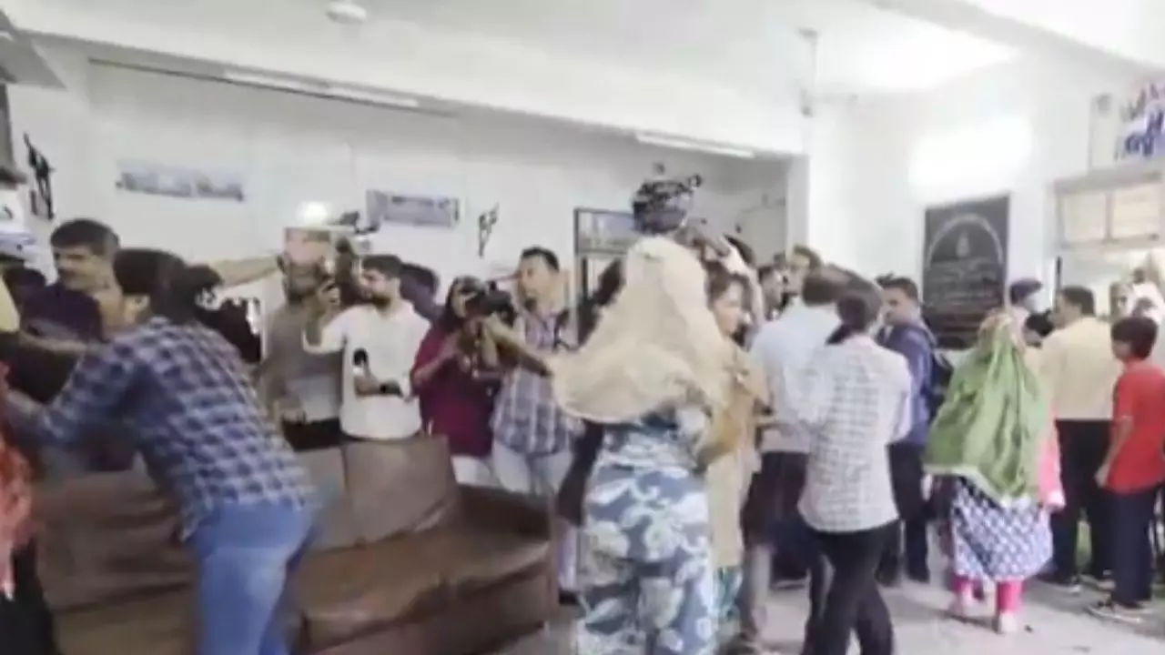 Ahmedabad Student Stabbed News 