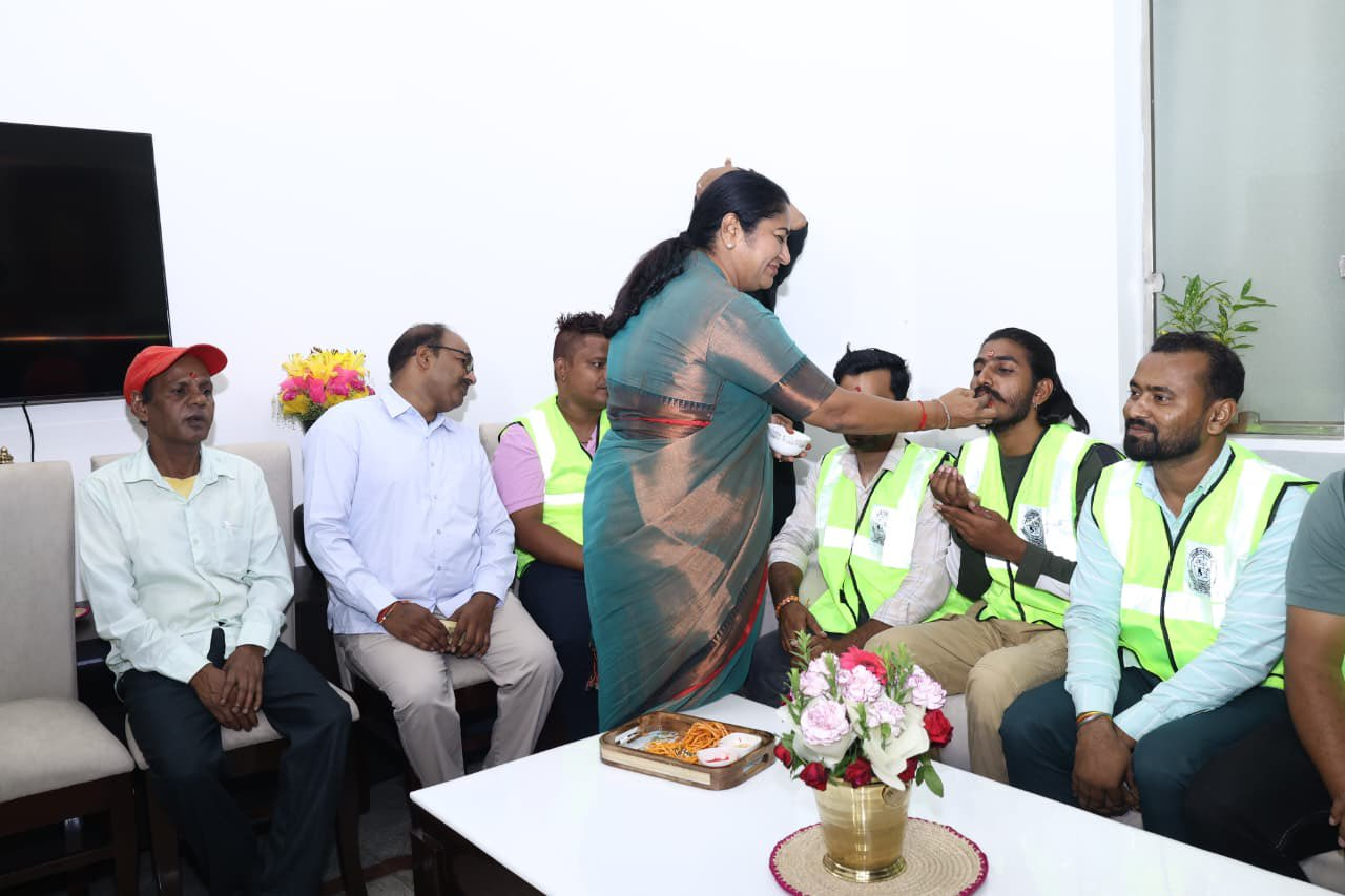 CM Rekha Celebrated Raksha Bandhan 