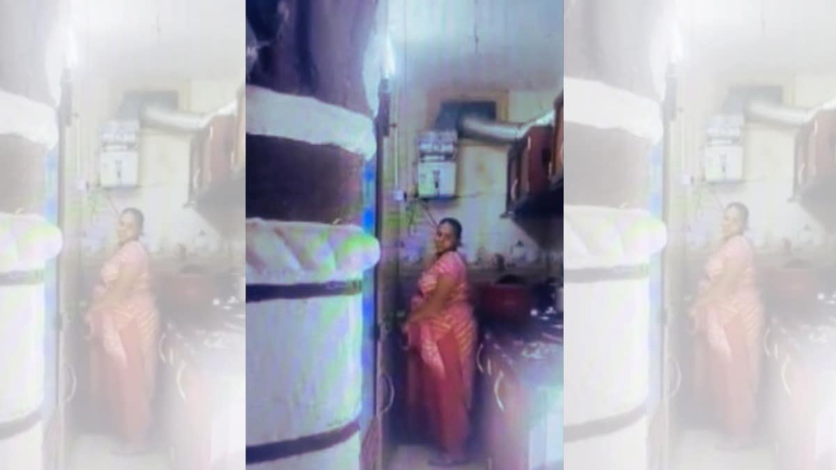 Maid Urinate In Glass
