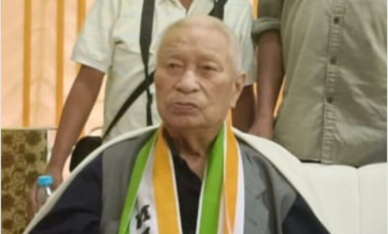 DD Lapang Political Life