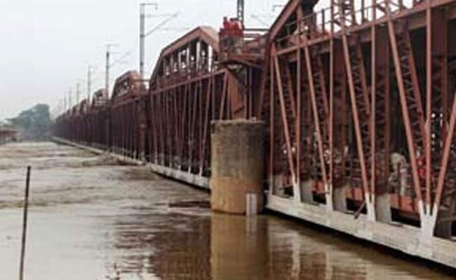 Delhi Old Railway Bridge Closed