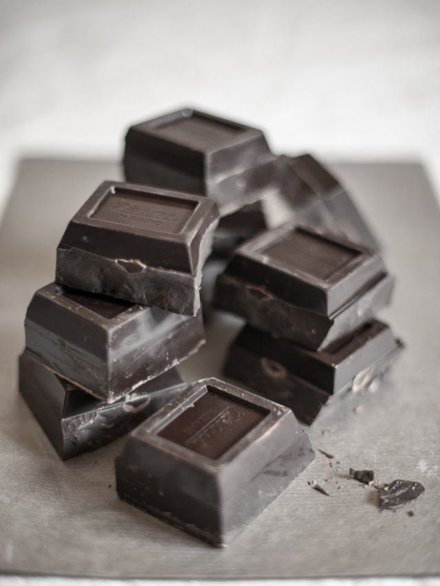 side effects of eating dark chocolate  ज्यादा डार्क चॉकलेट खाने के साइड इफेक्ट्स