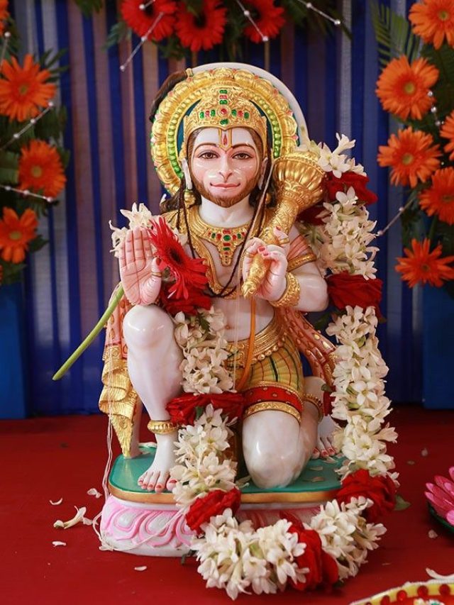 मंगलवार के दिन हनुमान जी को ये चीजें जरूर करें अर्पित