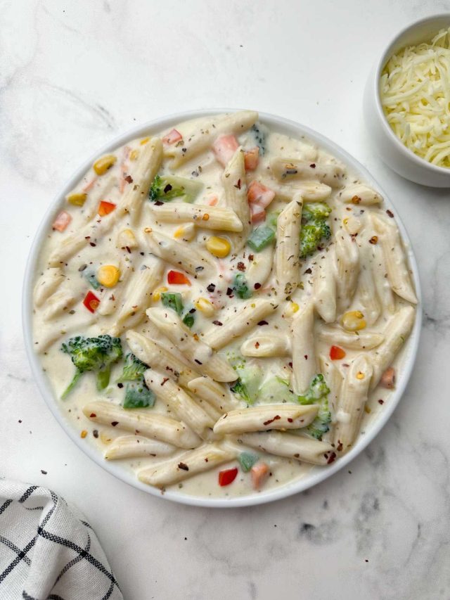 white sauce pasta recipe  ऐसे बनाएं स्वादिष्ट और क्रीमी व्हाइट सॉस पास्ता  जानें रेसिपी