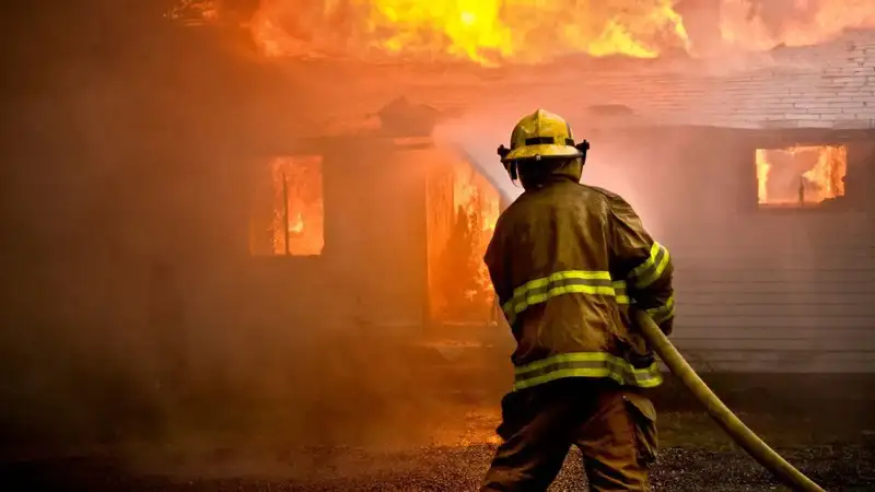 Fire Breaks Out in Mumbai