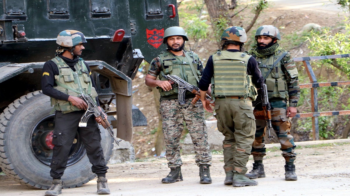 जवानों की आतकंवादियों की गतिविधि पर निगरानी
