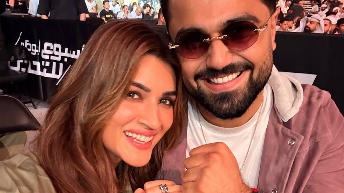 Kriti Sanon Kabir Bahia viral photos- Source : Social Media