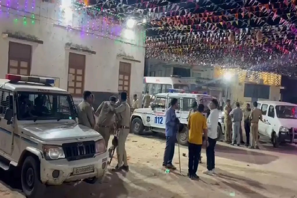 भारी पुलिस बल तैनात