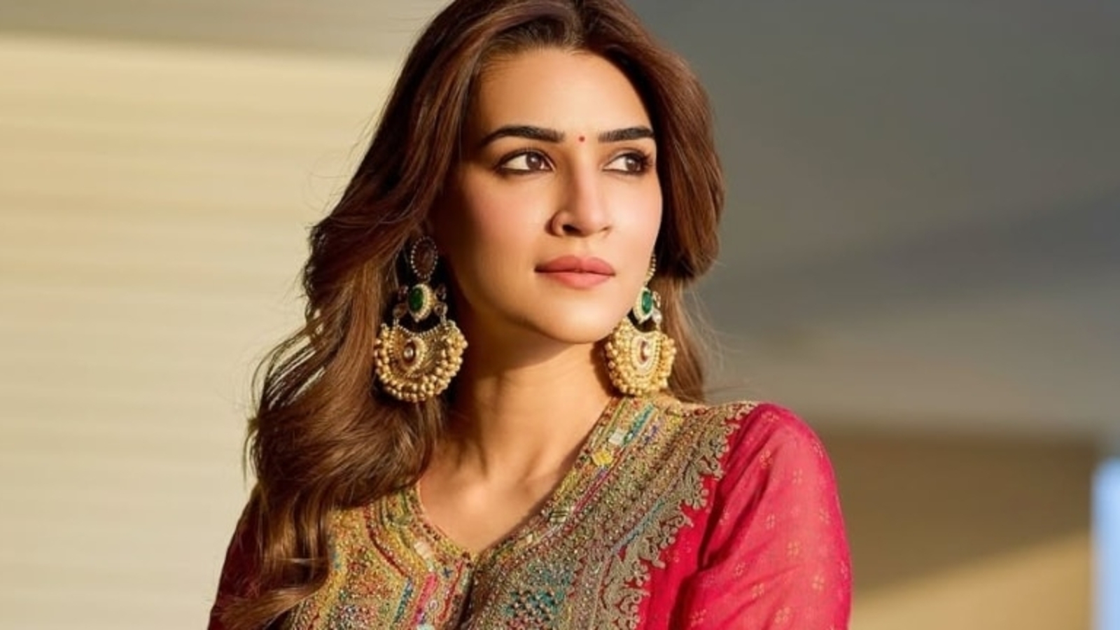 Kriti Sanon Kabir Bahia viral photos- Source : Social Media