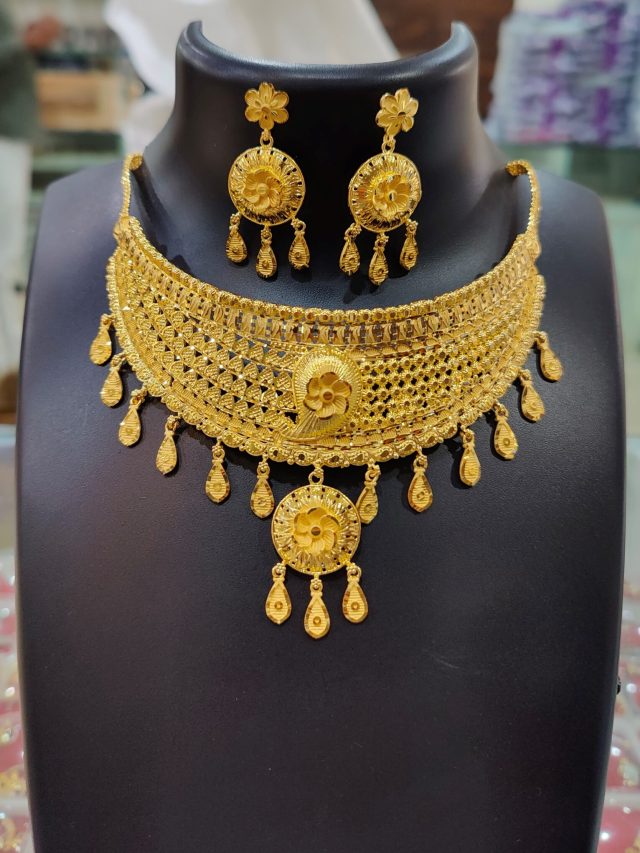 gold rate today 18 oct  धनतेरस पर सस्ता हुआ सोना चांदी  जानें अपने शहर में आज का भाव