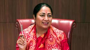 डेढ़ दिन छुट्टी की घोषणा