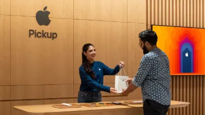 Apple Store in DLF Mall of India