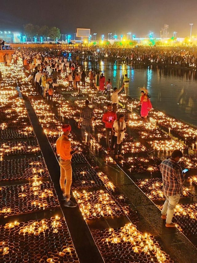 dev deepawali 2025  भारत के इन 6 जगहों पर धूमधाम से मनाई जाती है दीपावली