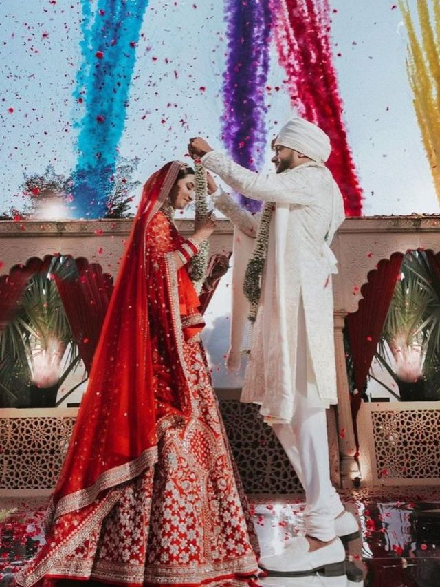 शादी में क्यों पहनाई जाती है वरमाला  जानें इसके पीछे की वजह