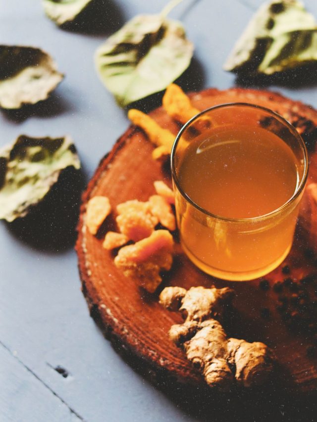 dry ginger water  सर्दियों में सोंठ का पानी पीने से मिलते हैं 7 फायदे