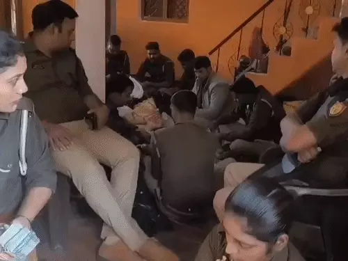 Pratapgarh Note Bundles News (credit-sm)