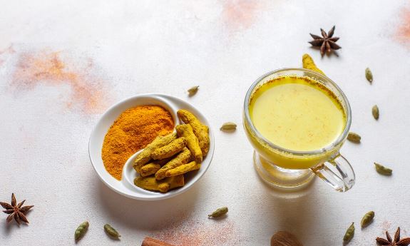 Winter Benefits of Haldi Doodh