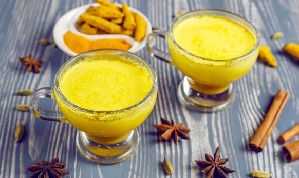 Winter Benefits of Haldi Doodh