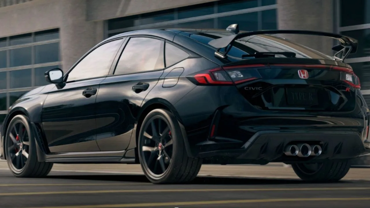 Honda Civic Type R ( credit S-M)