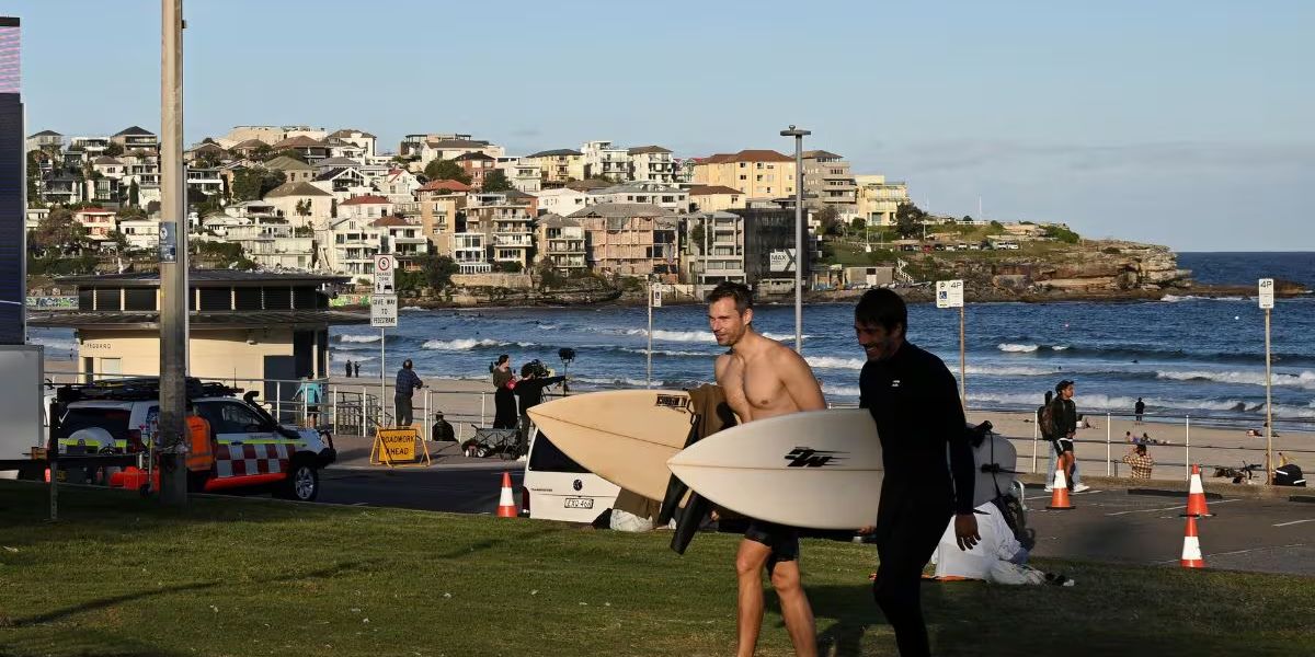 Bondi Beach Shooting Viral Video ( credit S-M )