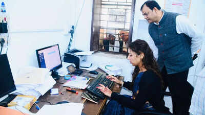 Baghpat DM Asmita Lal Kon Hai (credit-sm)