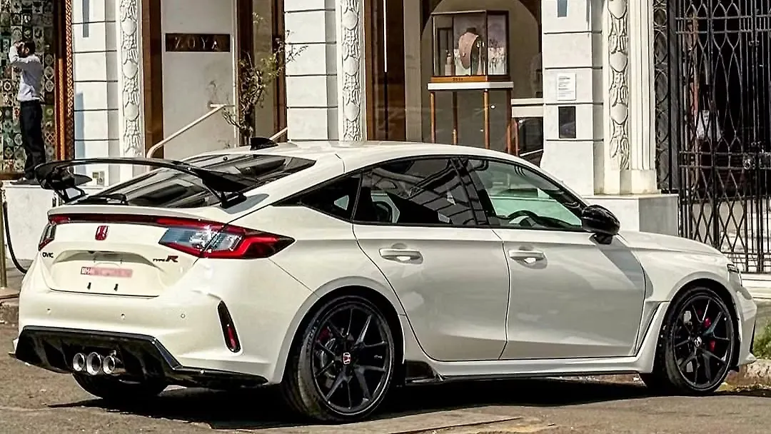 Honda Civic Type R ( credit S-M)