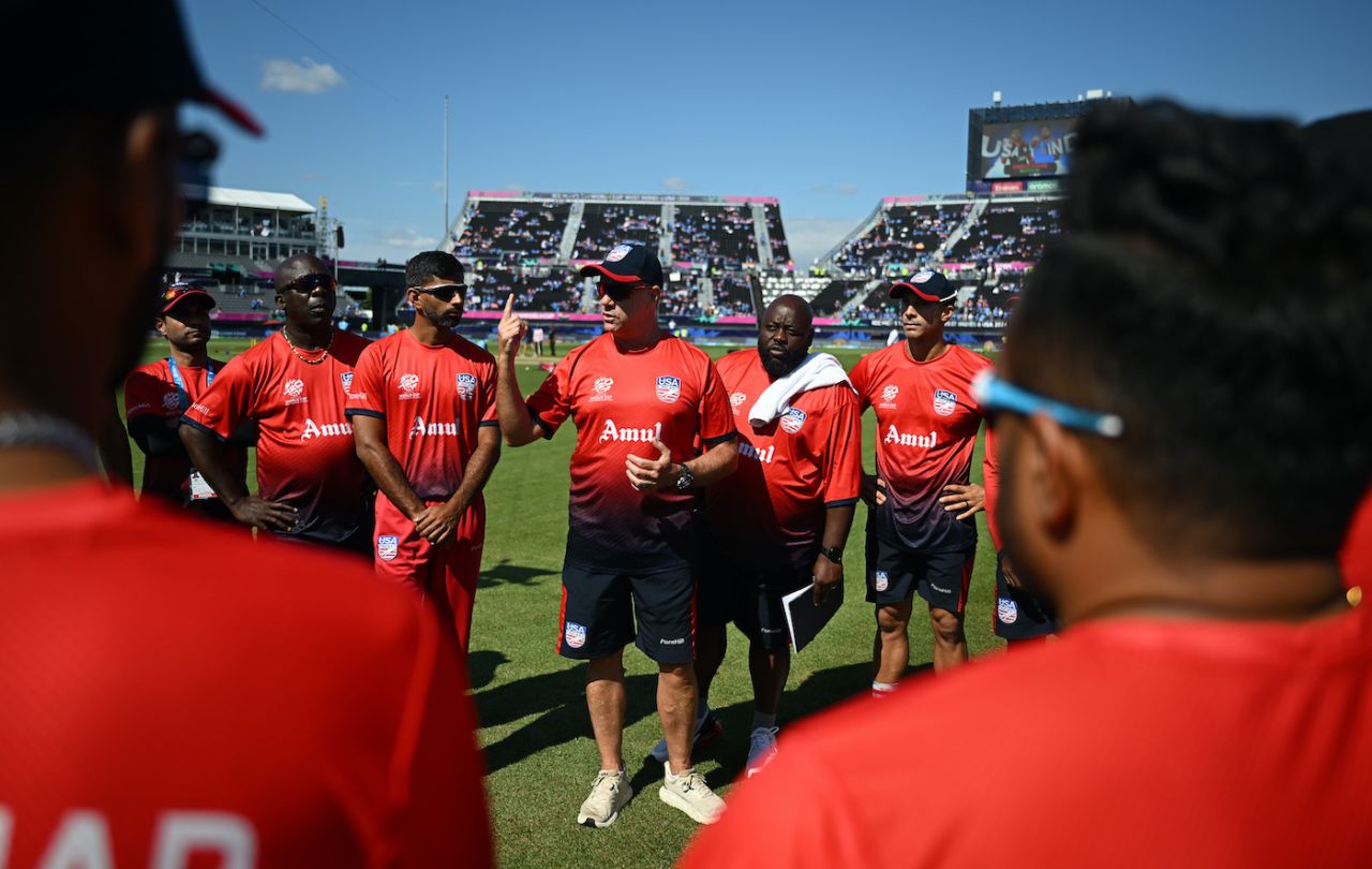 Pakistani Players Welcomed in India