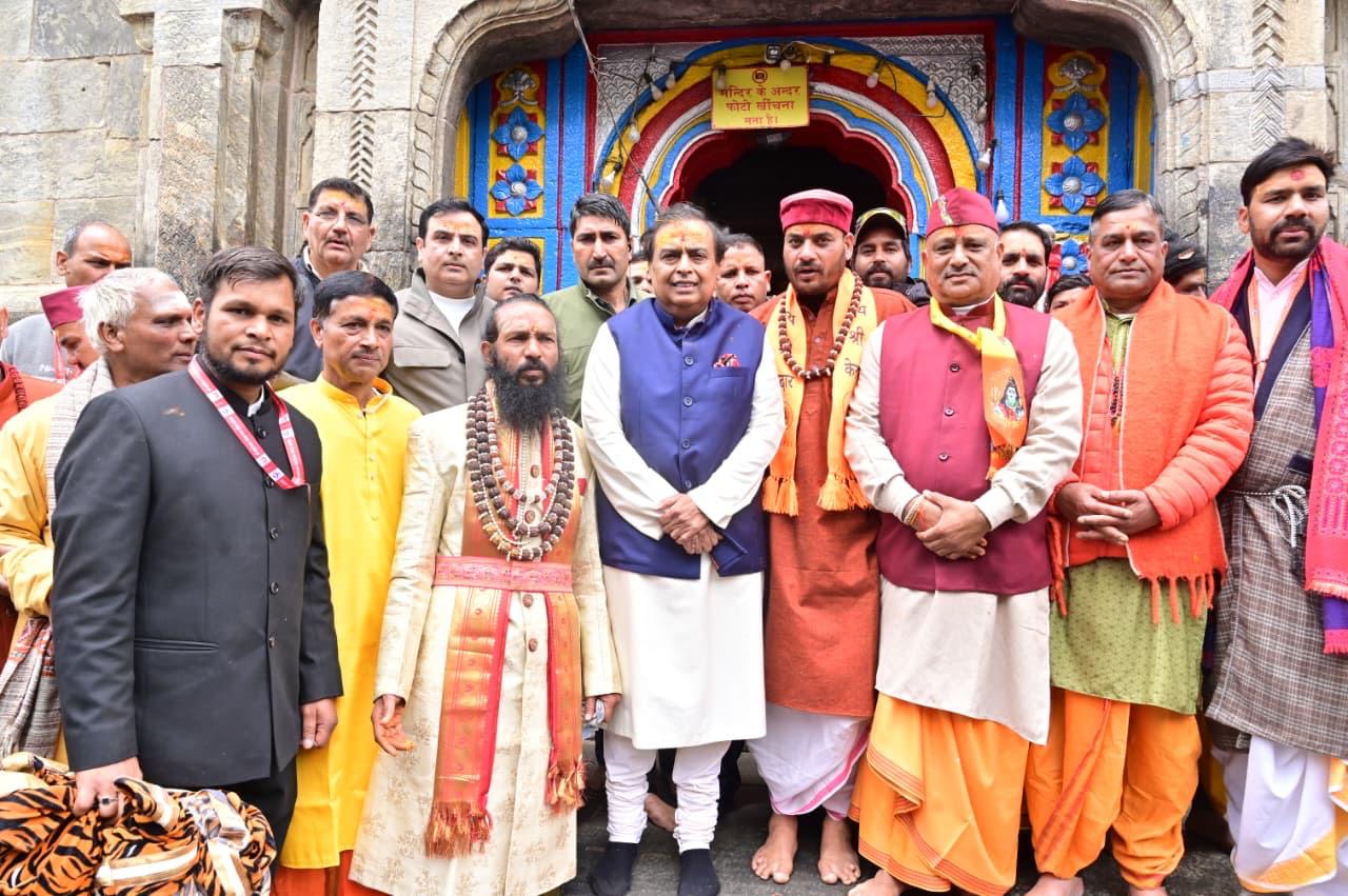 बद्री विशाल के दर्शन किए