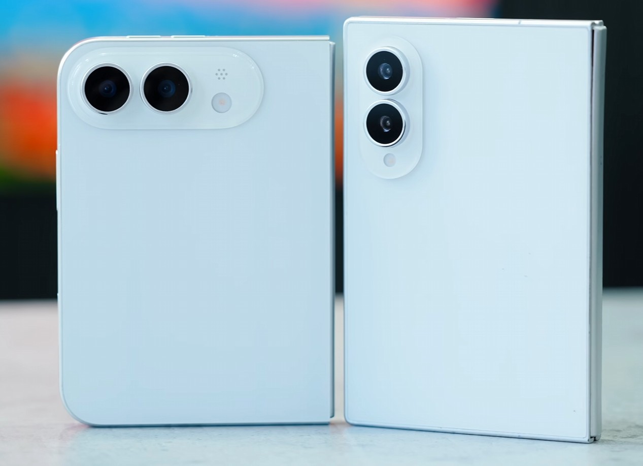 Apple iPhone Ultra vs Galaxy Z Fold 8 Wide Price Comparison (credit S-M)