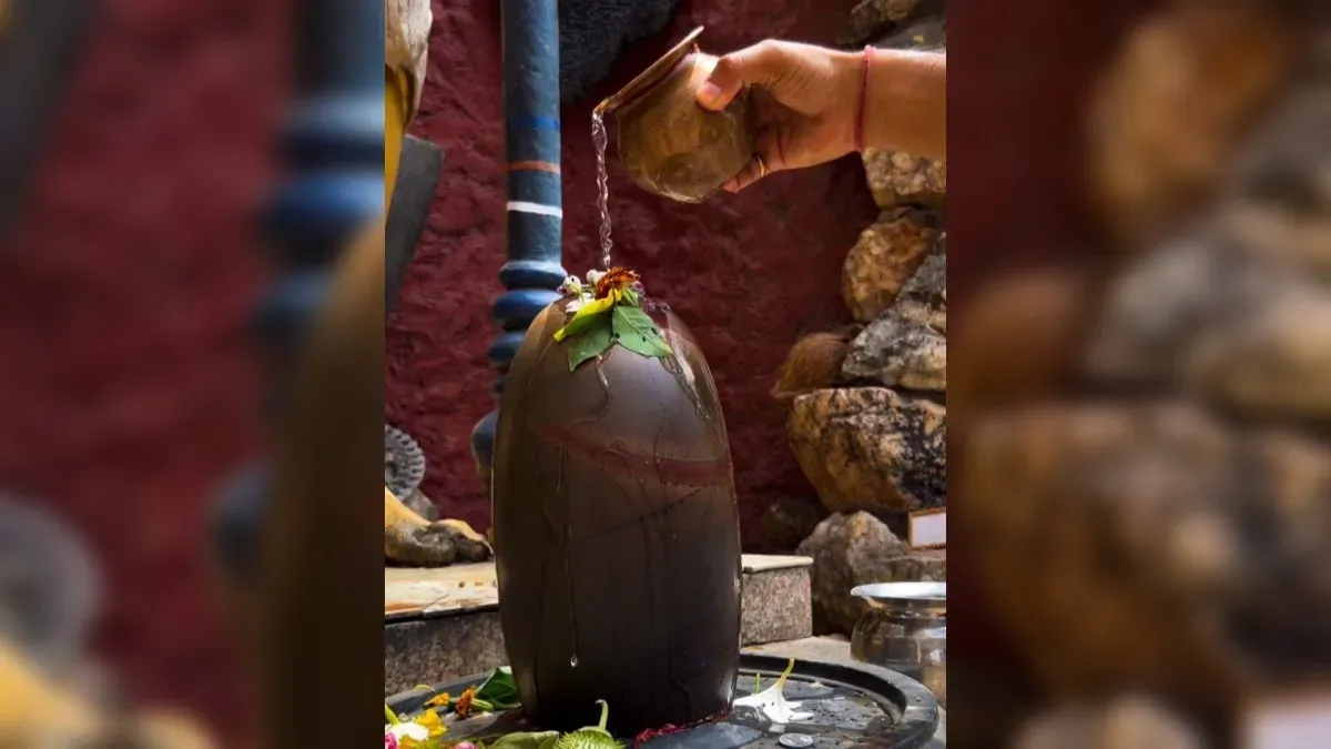 Shivling per Jal Chadhana