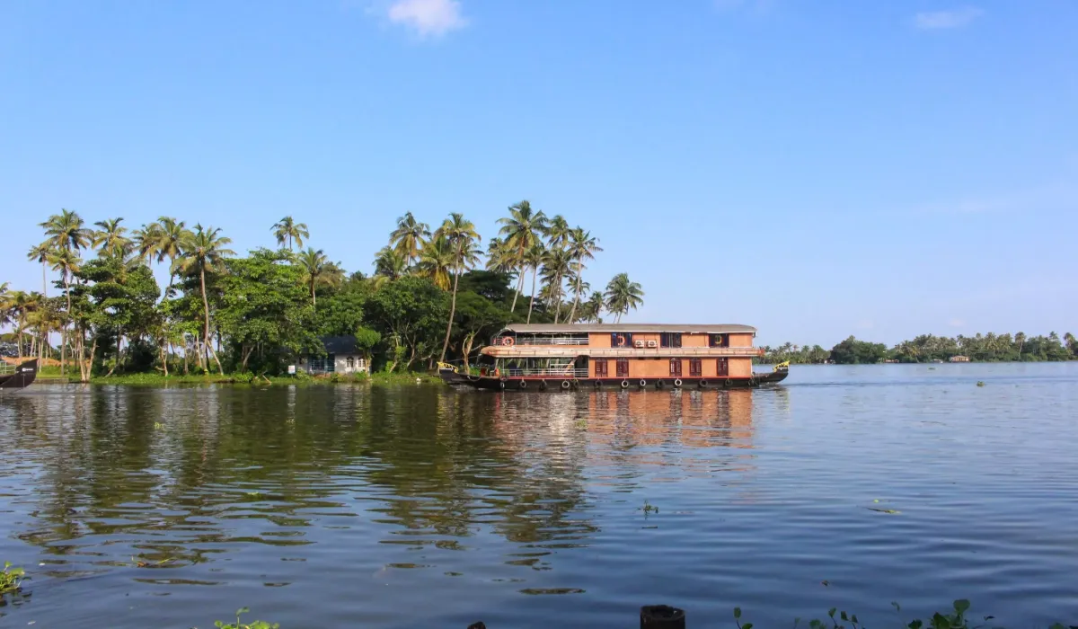 most beautiful lakes to visit in india