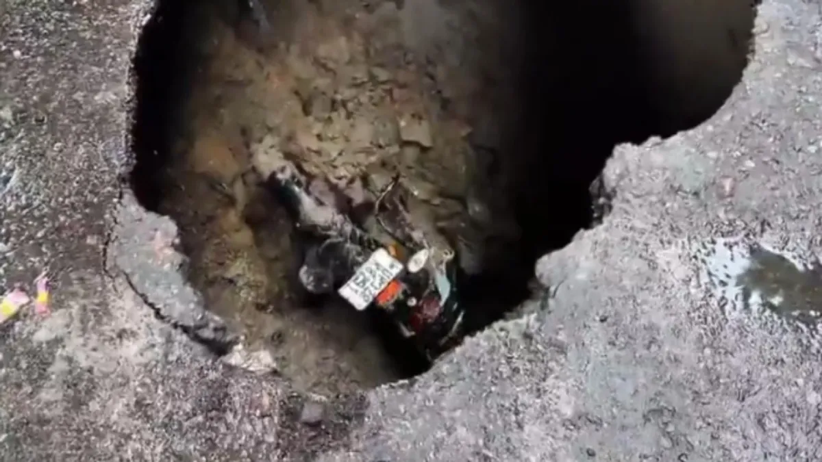 Lucknow University road collapse